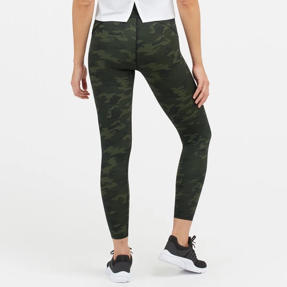 SPANX Booty Boost 7/8 Leggings CAMO - Picture 3 of 7